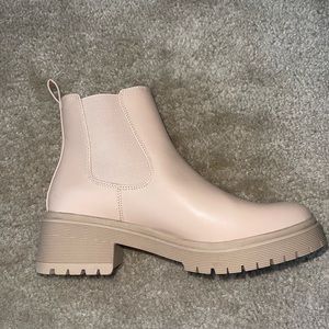 NWT WOMEN’S ANKLE BOOTS